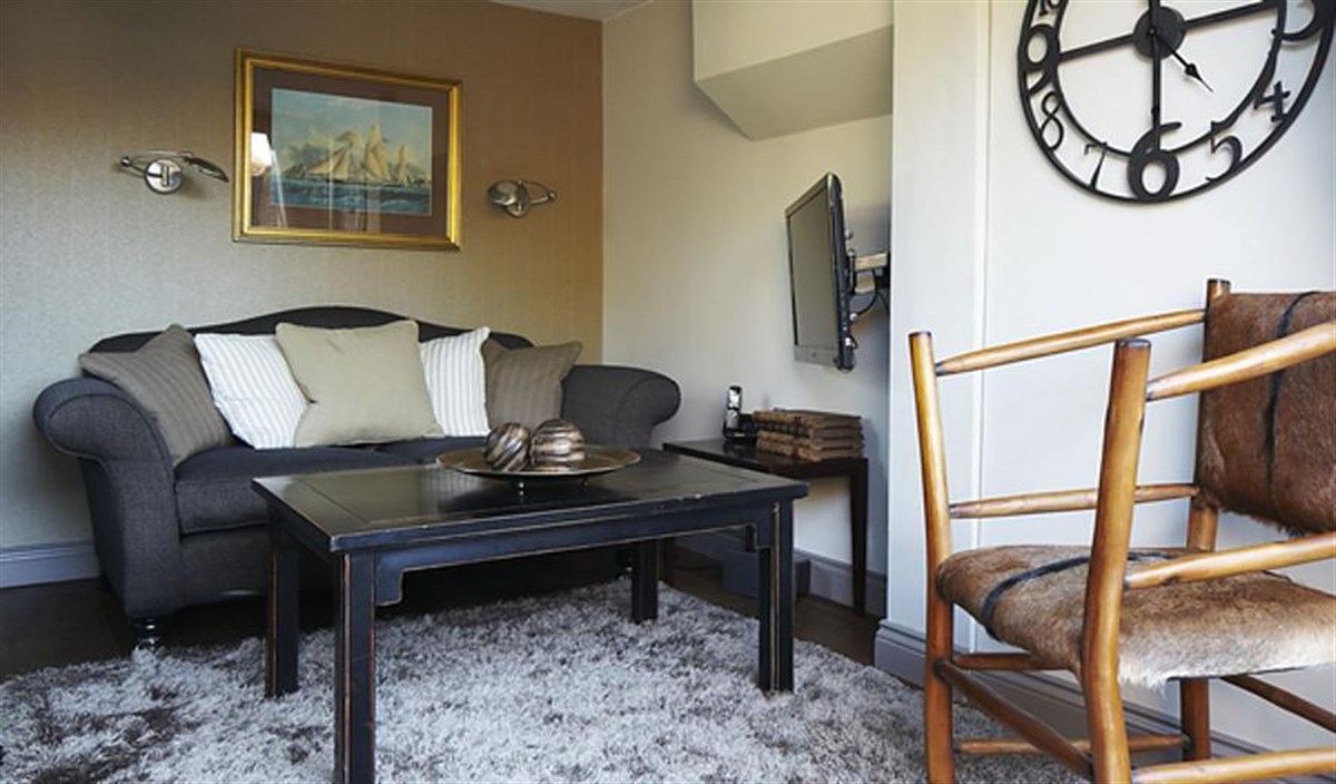 Private Cottage Living Room