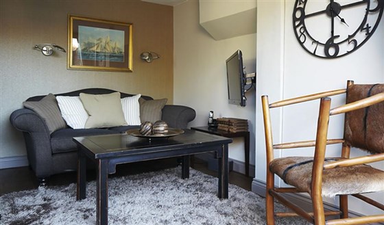 Private Cottage Living Room