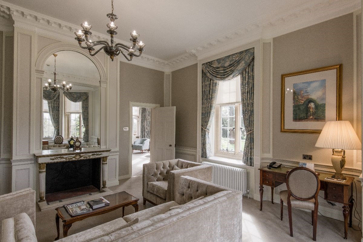 The State Suite Lounge 