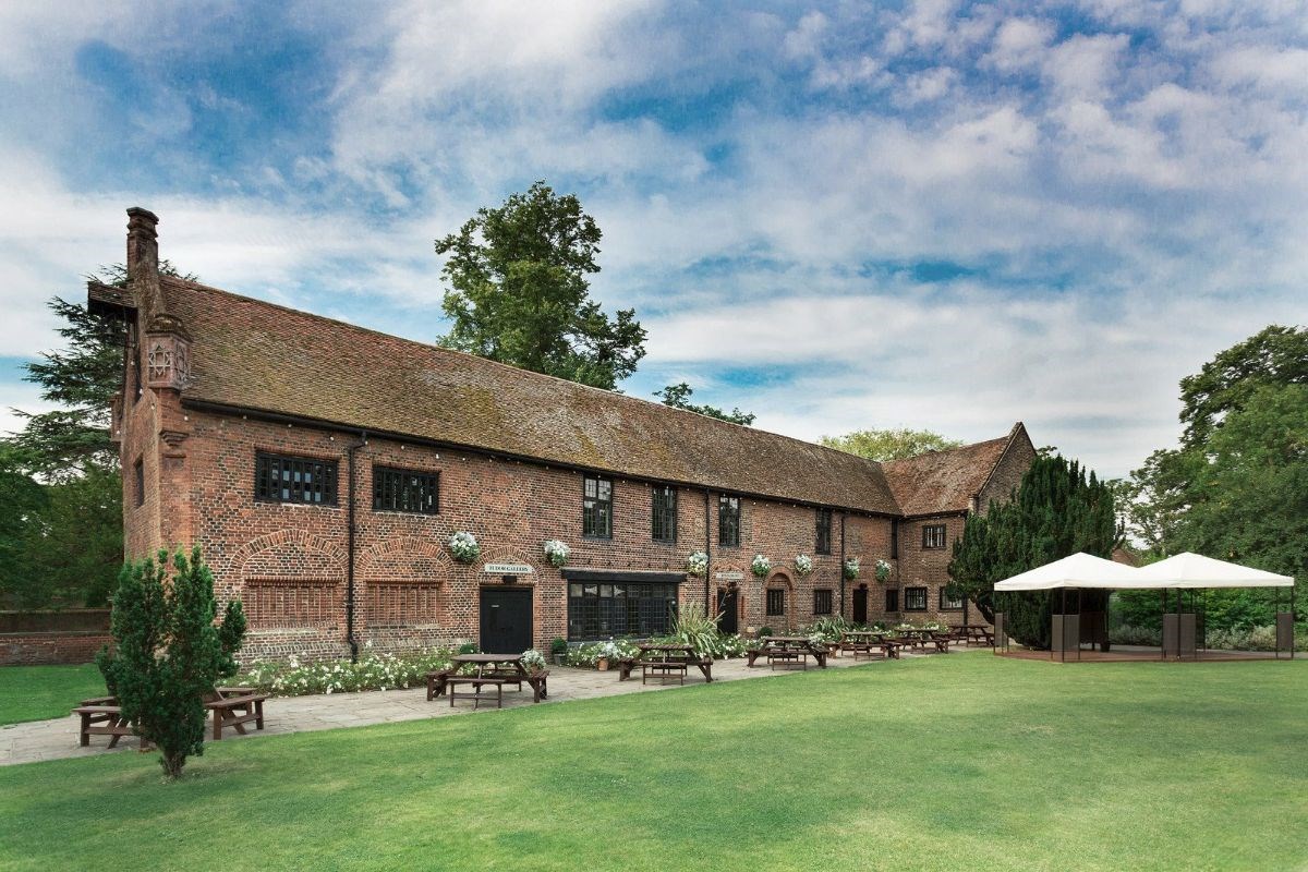Tudor Barn 