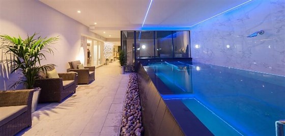 Hydrotherapy pool
