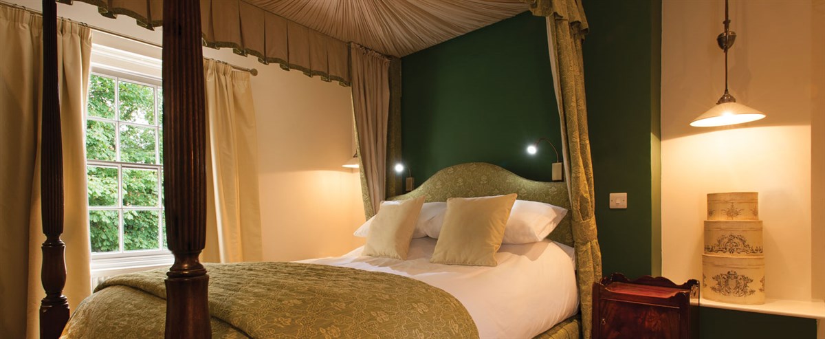 Four Poster