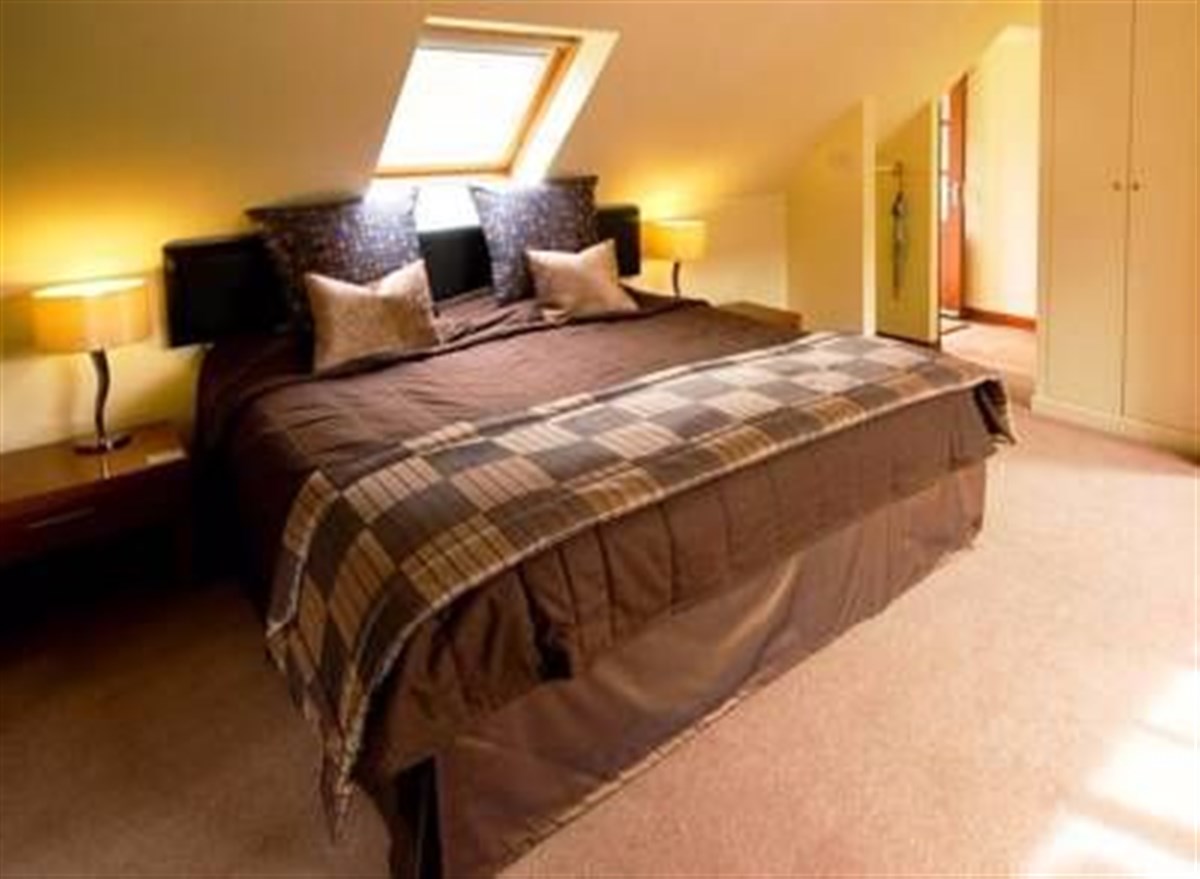 Large Double Room - Craigatin House