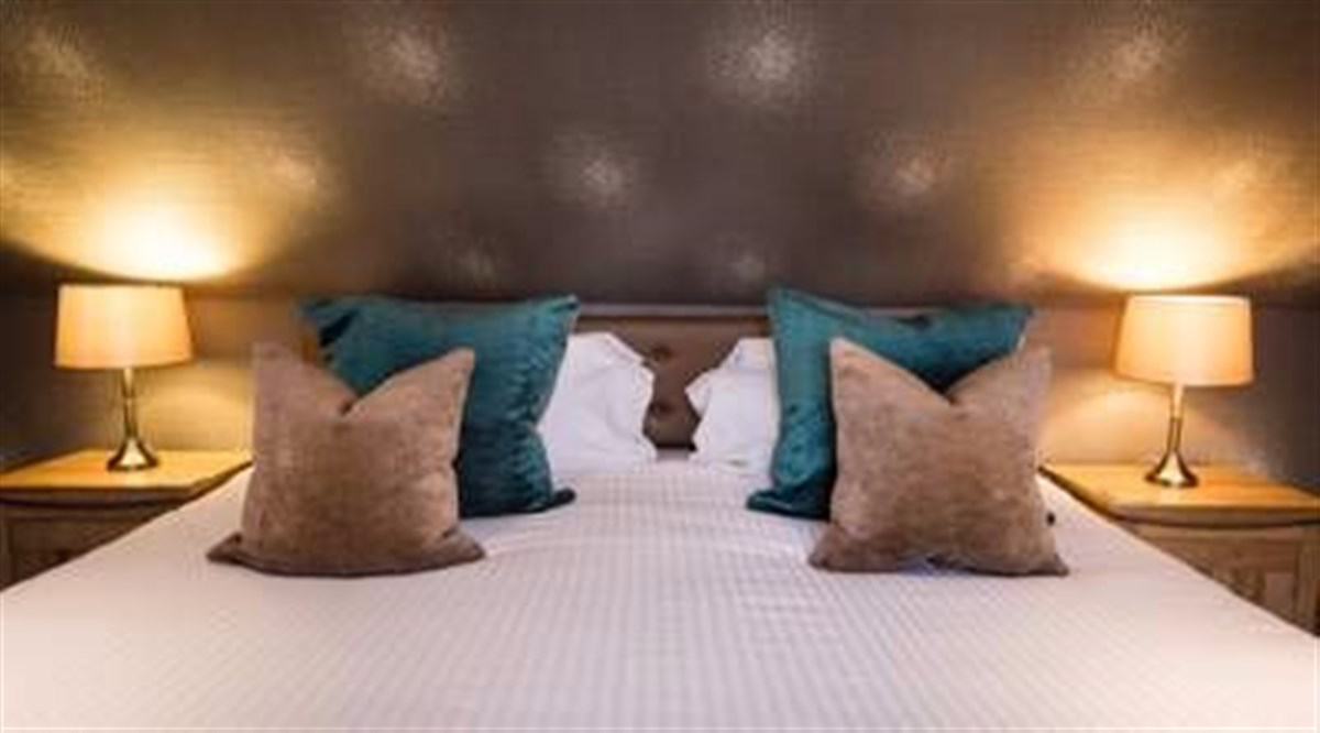 Large Double Room - Craigatin House