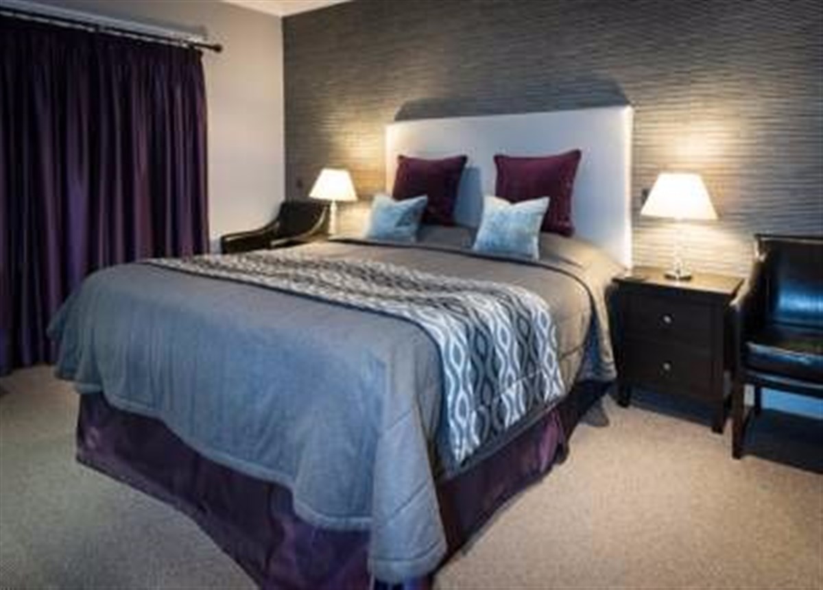 Large Double Room - Craigatin House