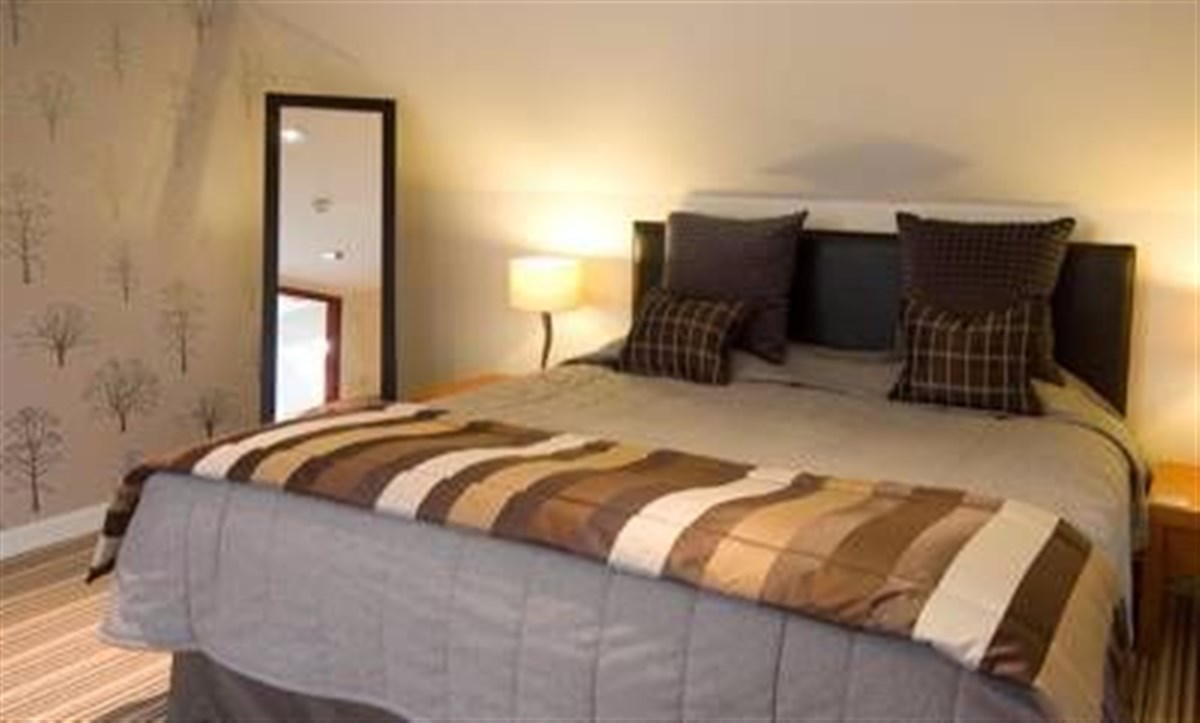 Large Double Room - Craigatin House