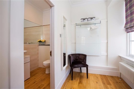 Ensuite Bathroom - 4 Bed Apartment