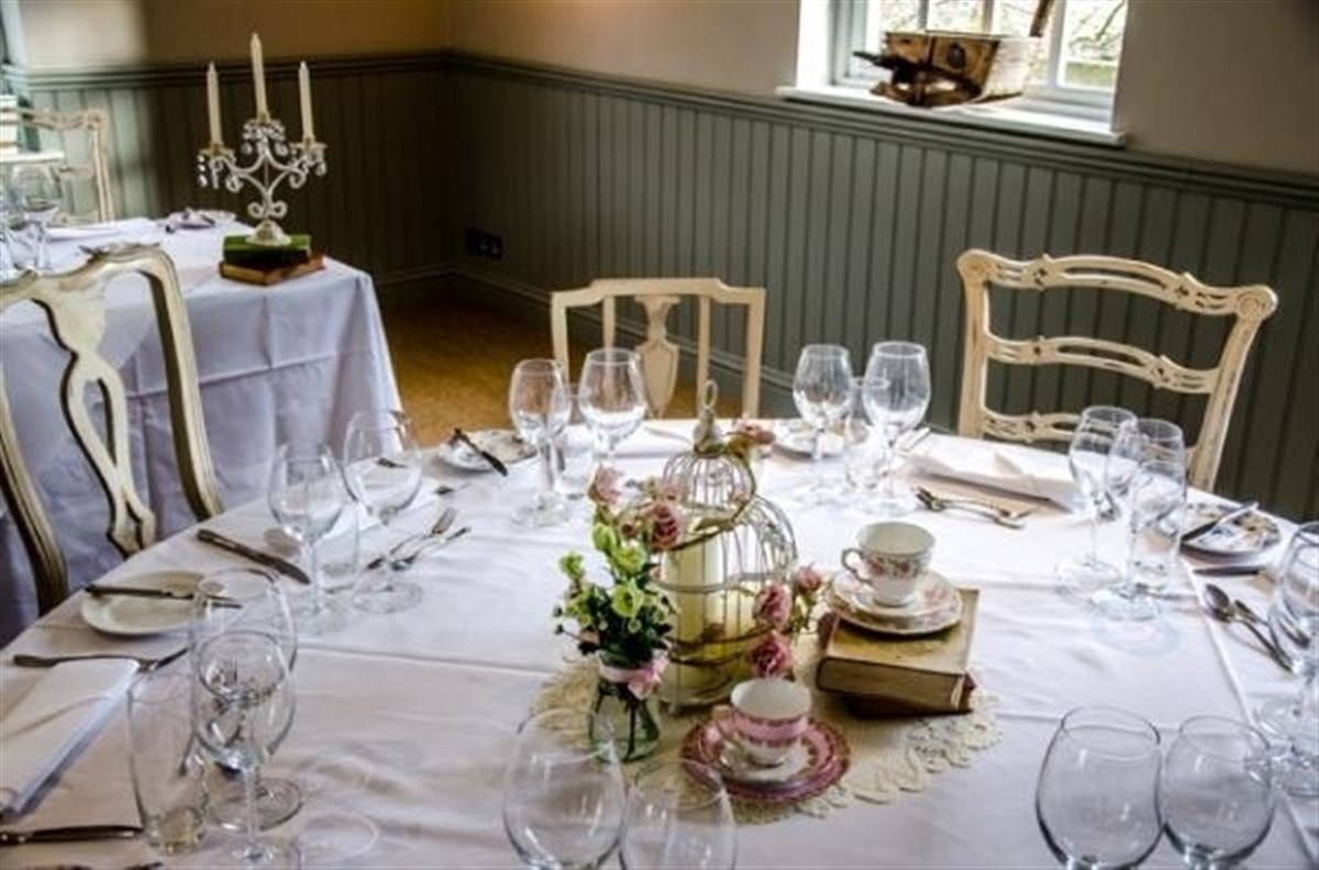 Table Set Up