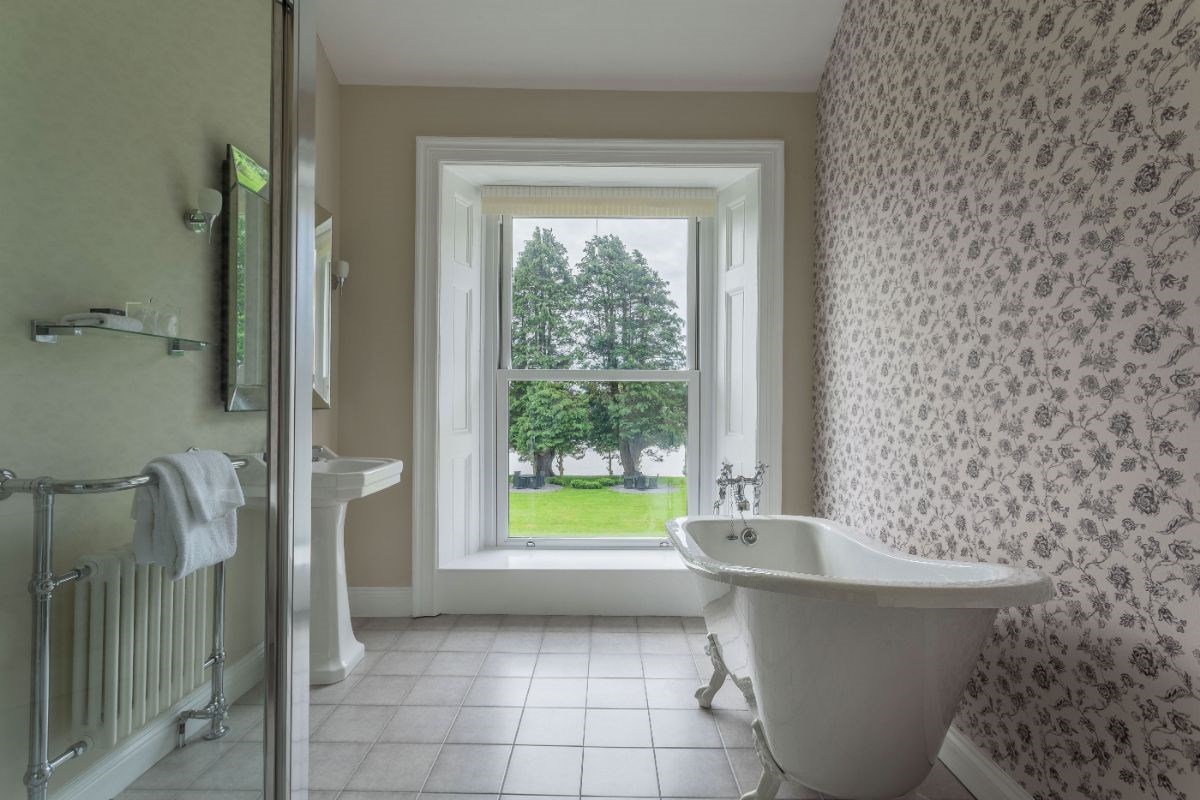 Ffynnon bathroom