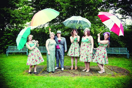 Lots of gardens for wedding photographs (Photo by Fran Monks)