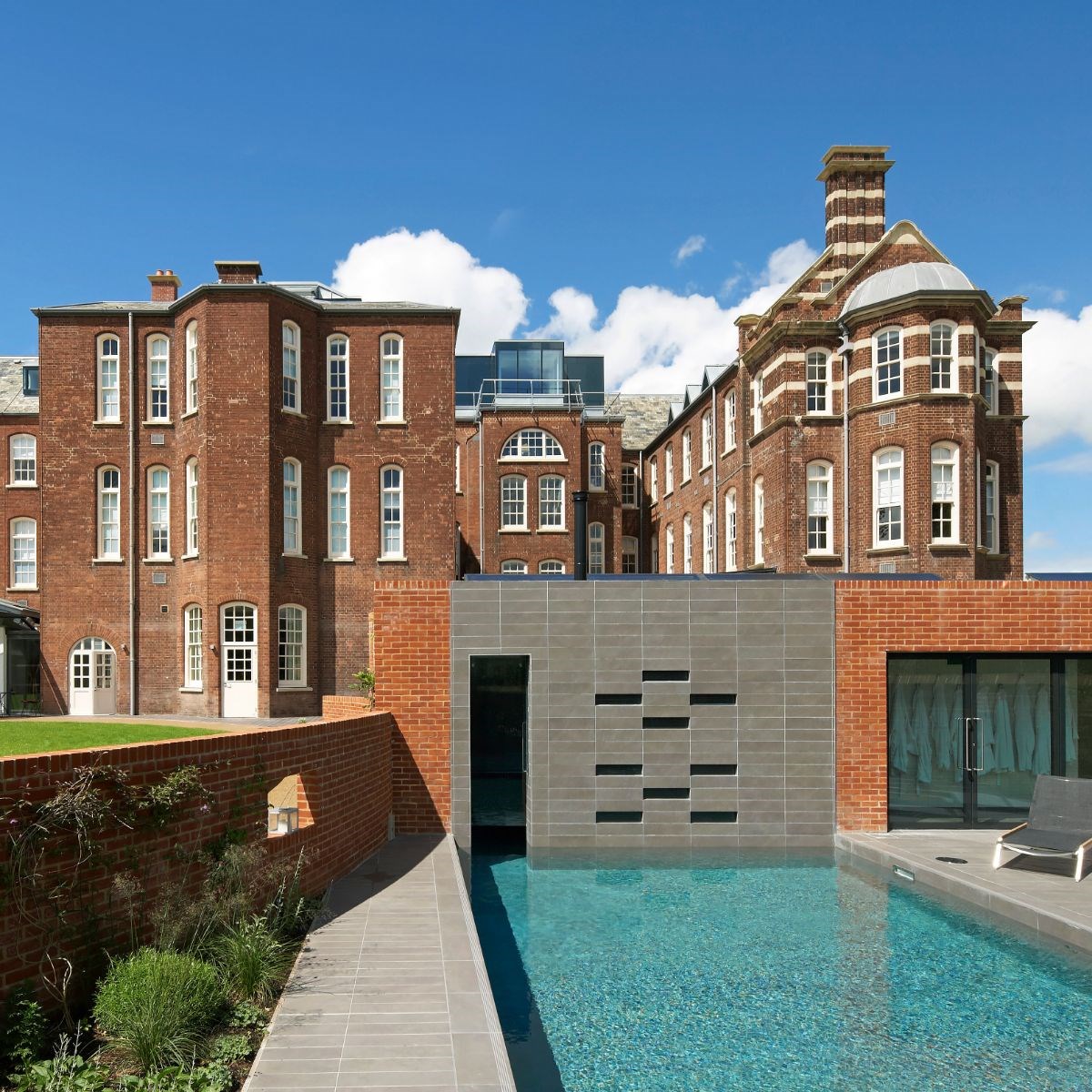Pool & Spa 
