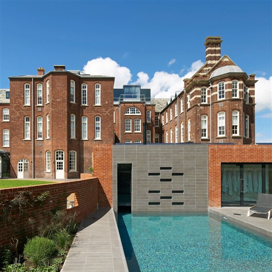 Pool & Spa 
