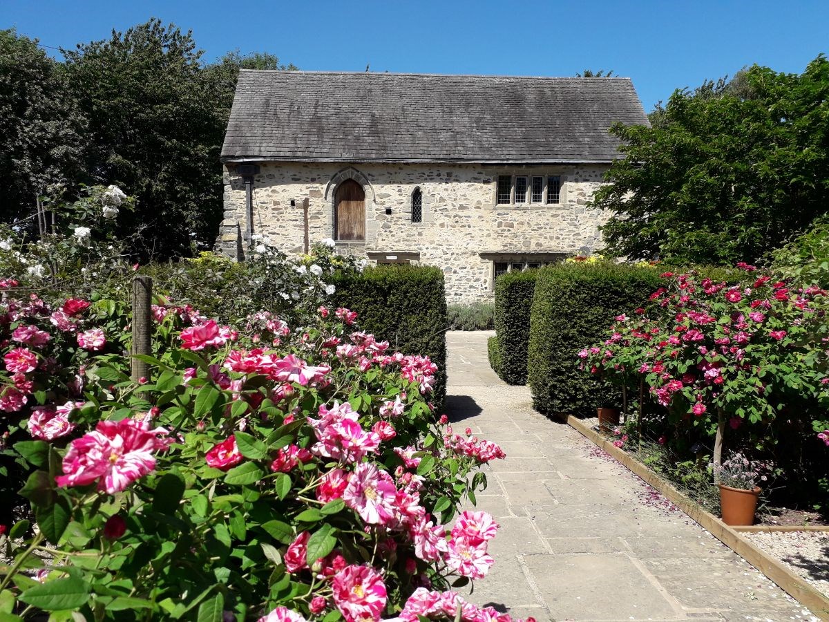 1620s House and Garden credited to Leicestershire County Council