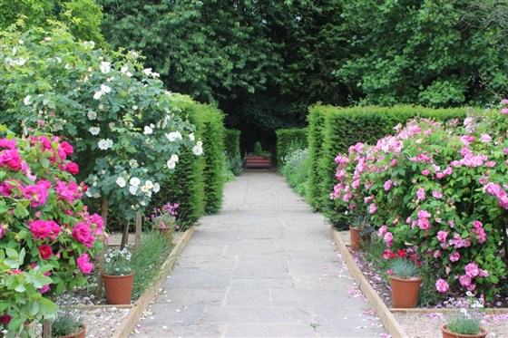 1620s House and Garden credited to Leicestershire County Council