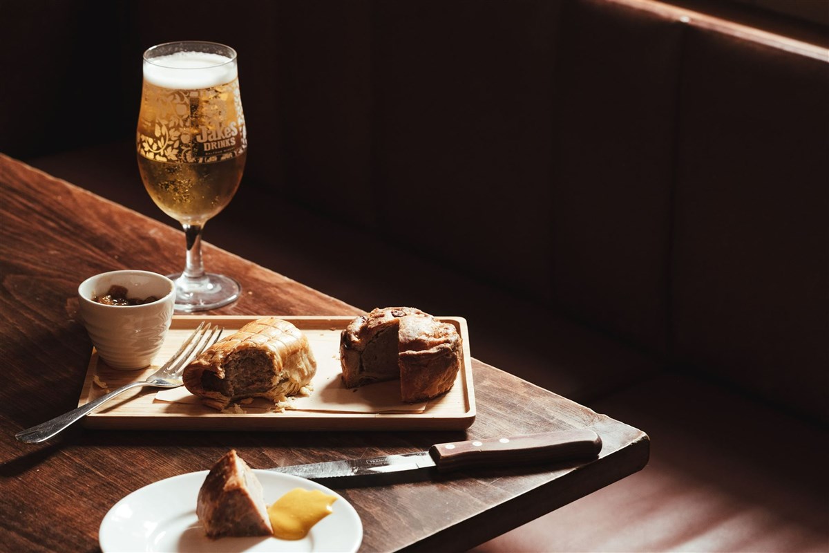 A pie & a pint, classic