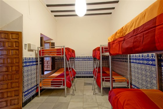 Bedroom with 6 beds