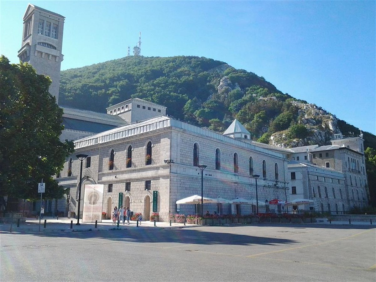 Santuario fuente wikipedia