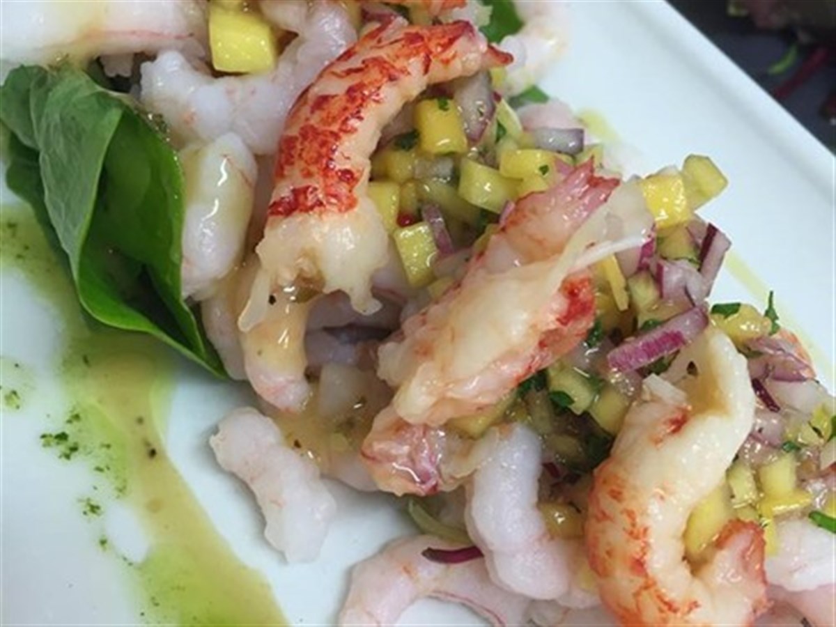 O jantar é servido no restaurante recomendado Y Sgwar na vila.