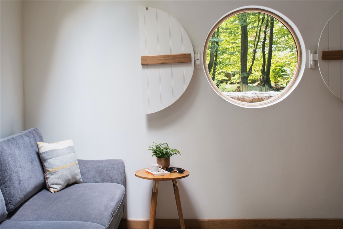 Birdhouse round window