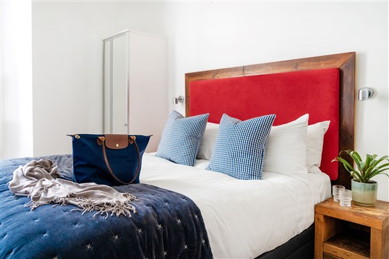 Suite bedroom