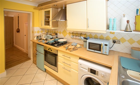 Fully equipped Kitchenb