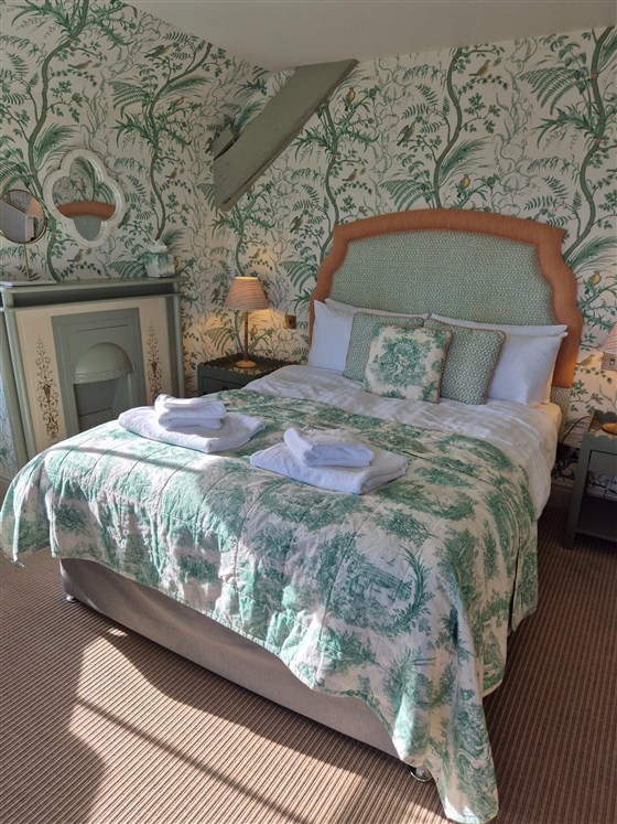 Room 5, Red Lion Hotel  