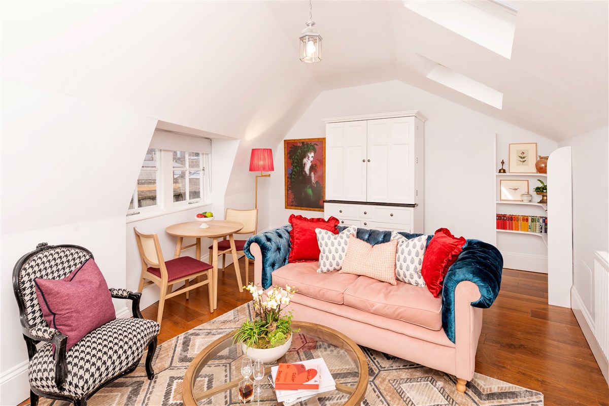 Suite living room