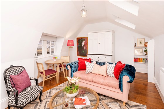 Suite living room
