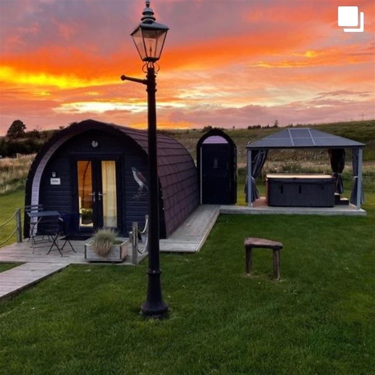 Falcon glamping with hottub
