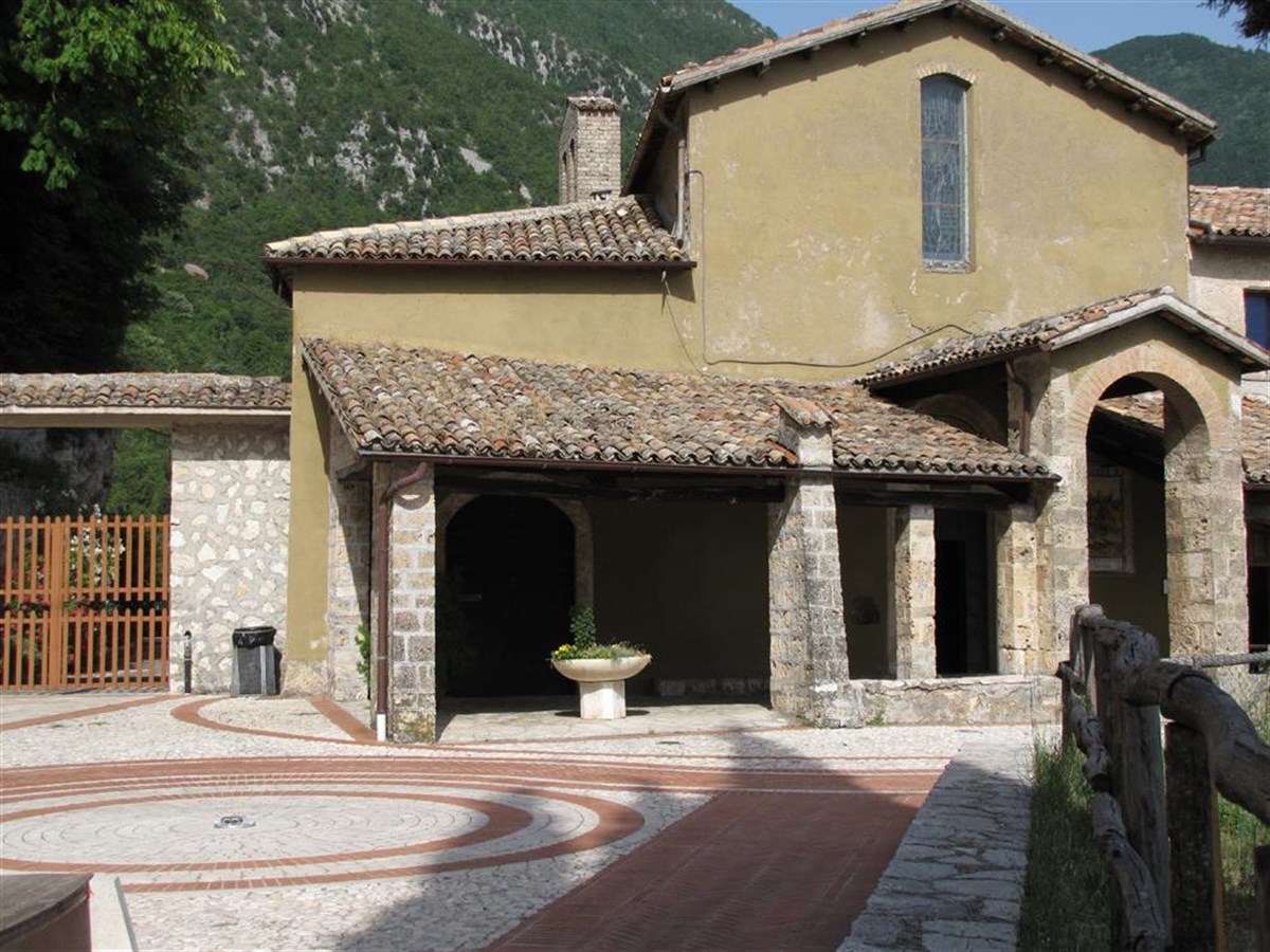 External (Source Wikipedia)