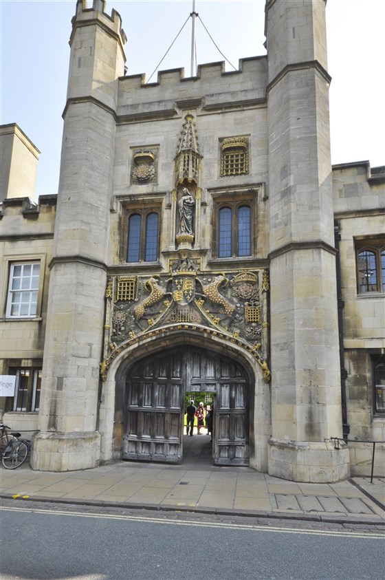 Cancello principale del college