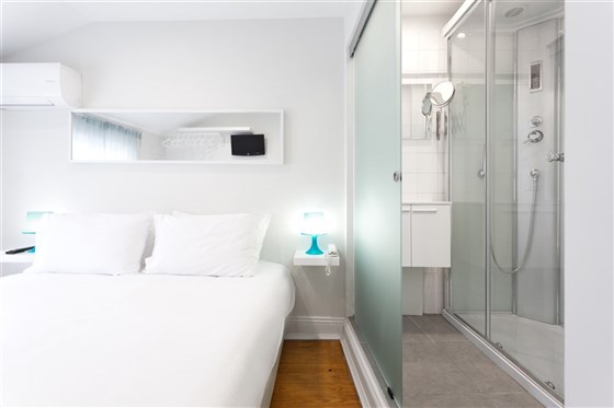 Quarto e banheiro
