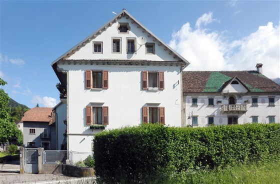 Esterna