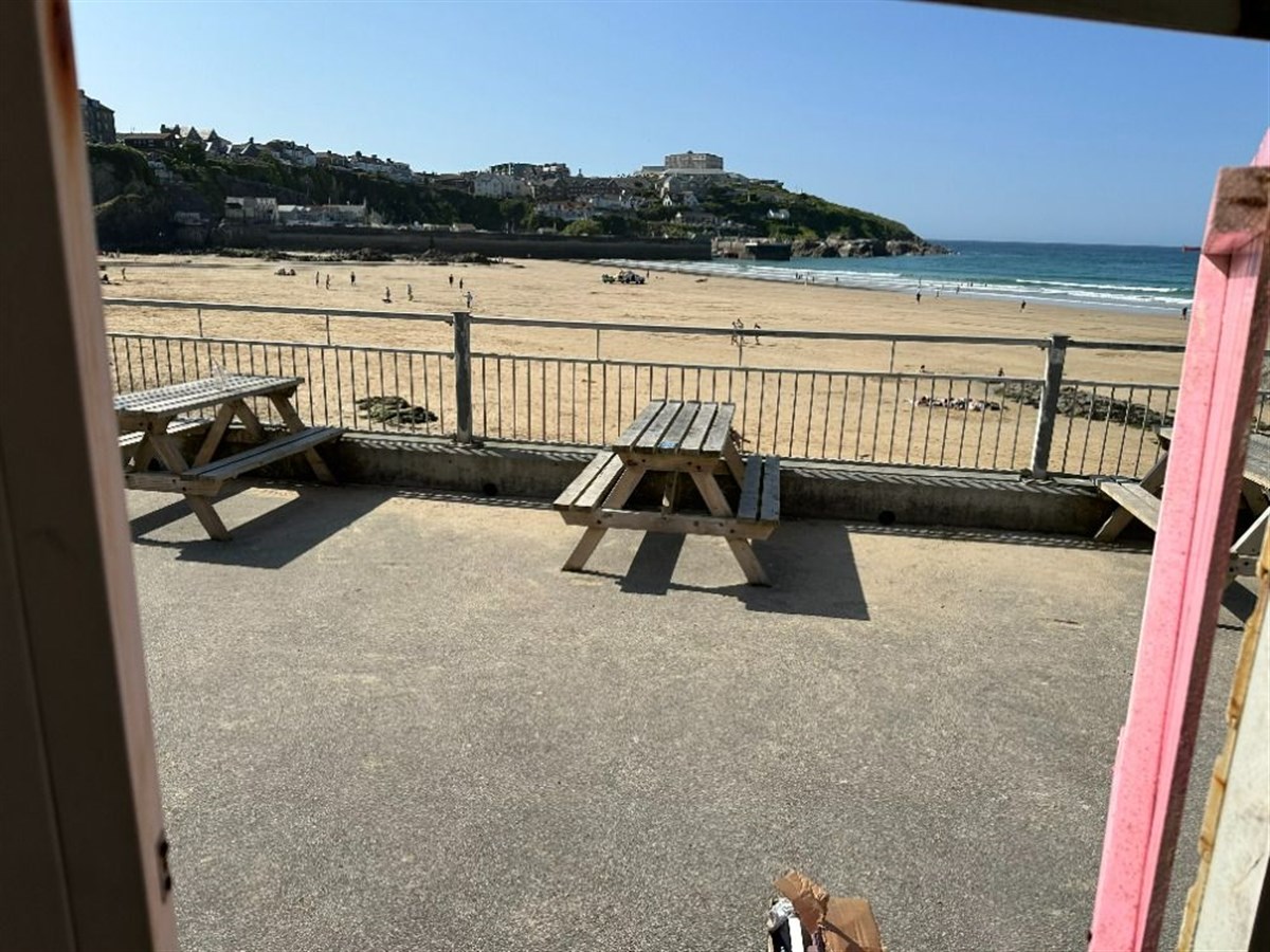 Towan Beach Hut
