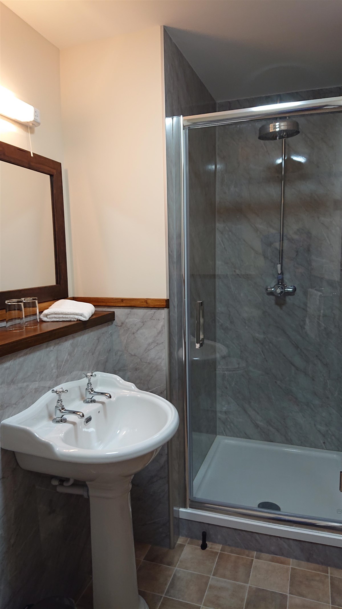 Chambre 1 Salle de douche