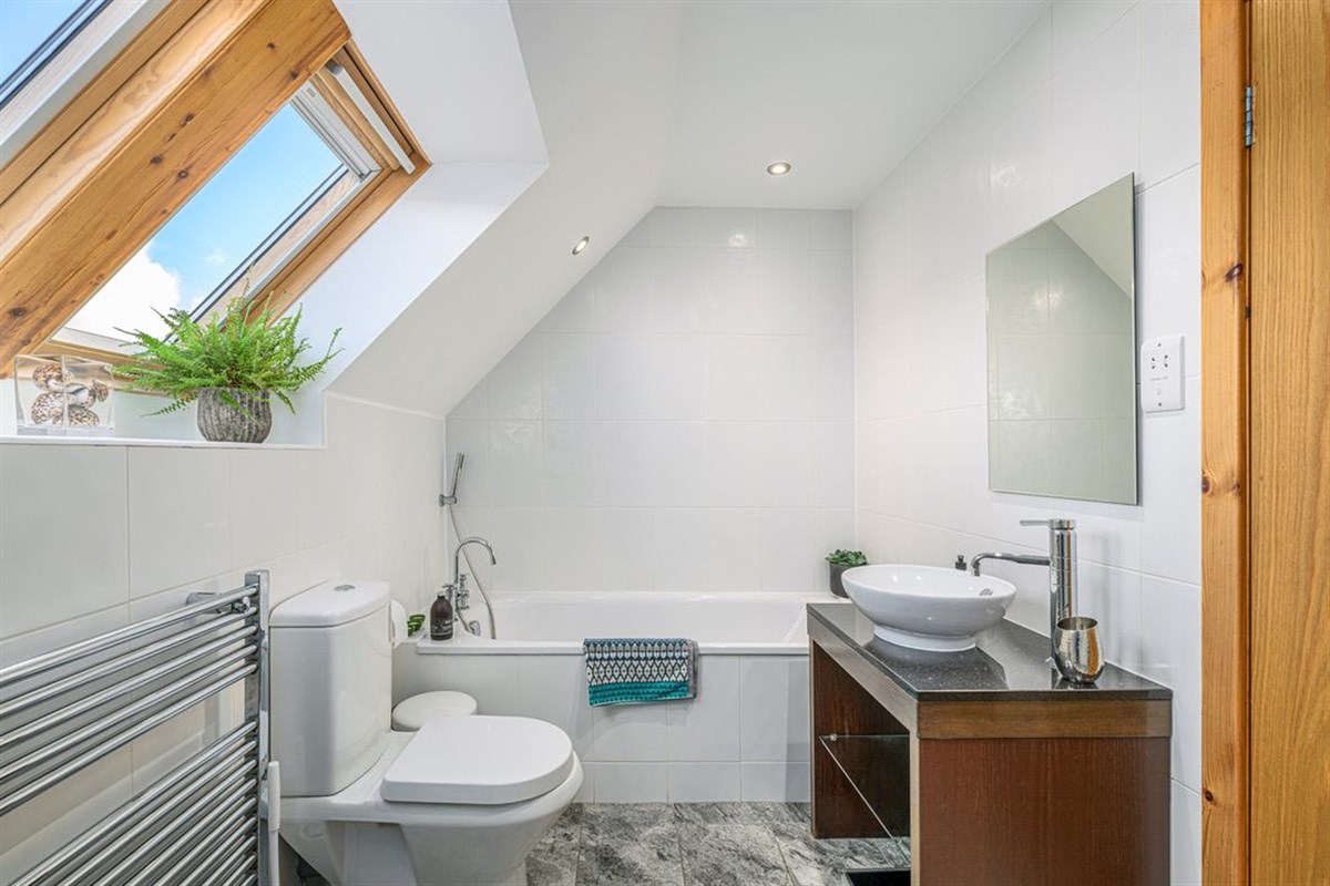 Main bathroom