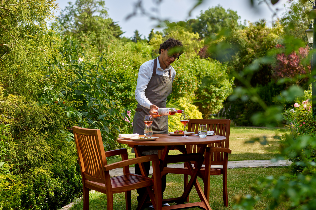 Al Fresco Dining 