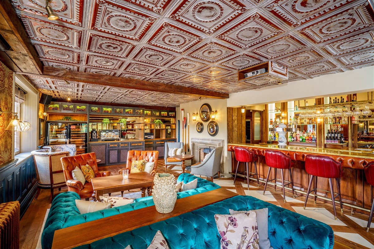 Nelson's gastropub and bar lounge