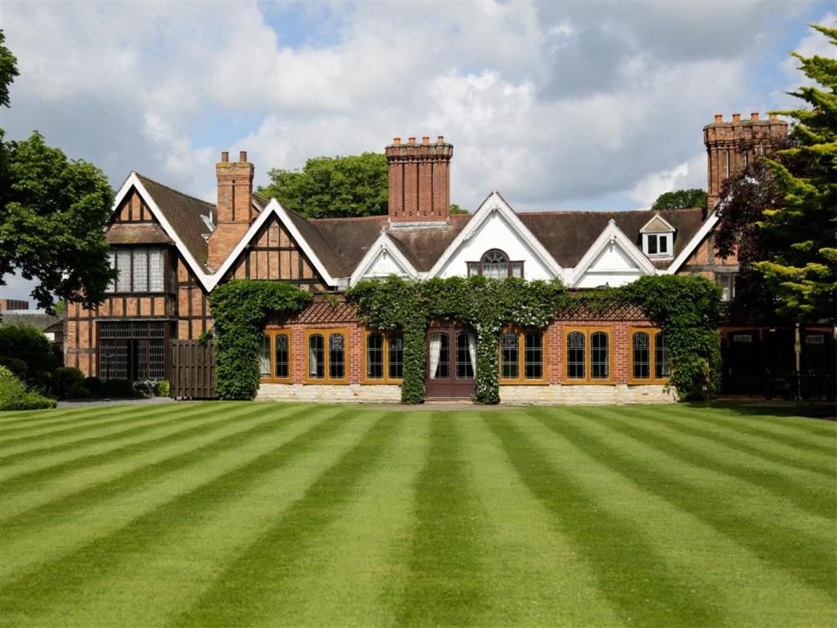 Macdonald Alveston Manor Hotel 