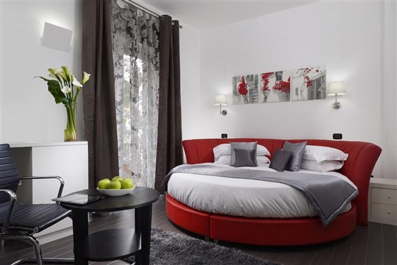 Honeymoon Suite