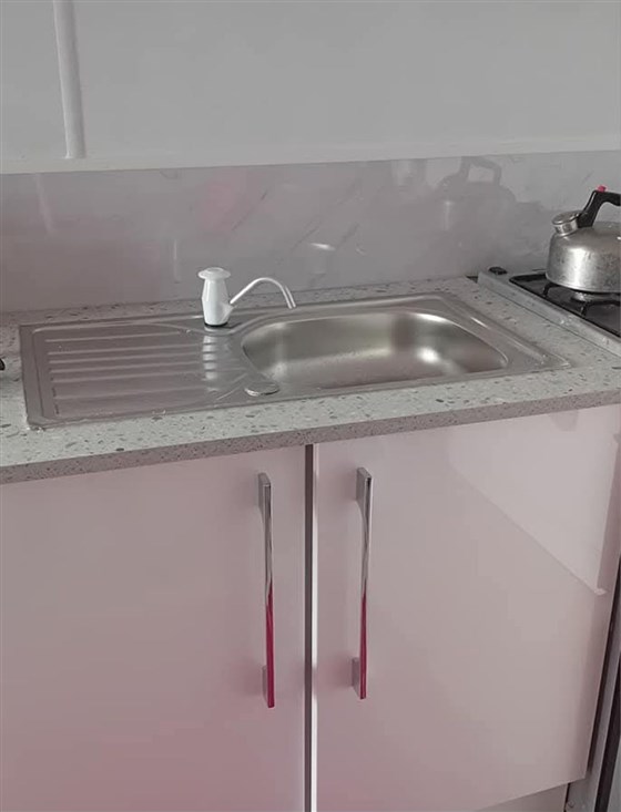 Sink with tap (waterbutt under sink)
