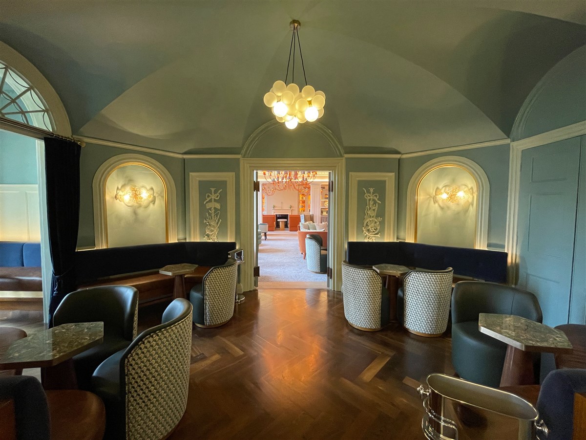 Octagon Bar