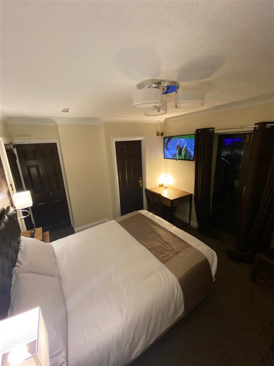 Room 3 (Deluxe Double with Terrace)