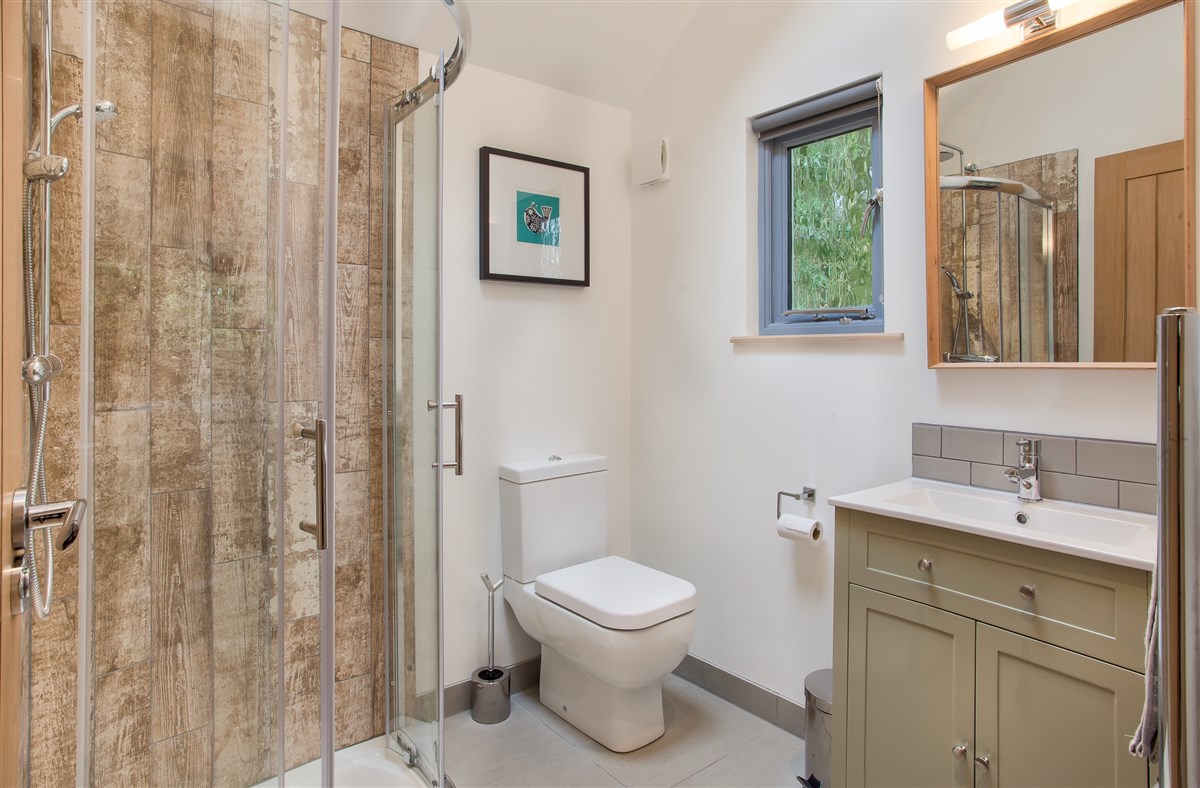 Birdhouse bathroom