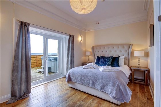 Suite avec bain à remous et bain à remous extérieur