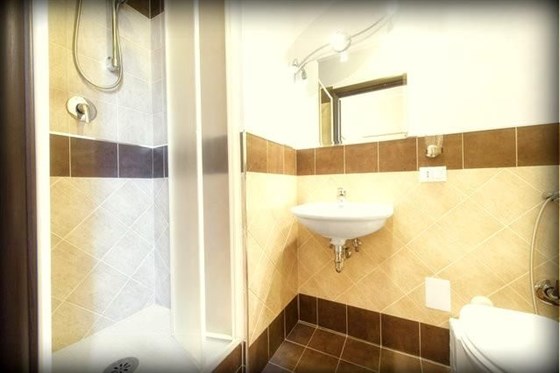 Sun room - bathroom