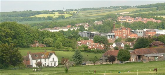 Vista su tutta la casa e verso Blandford