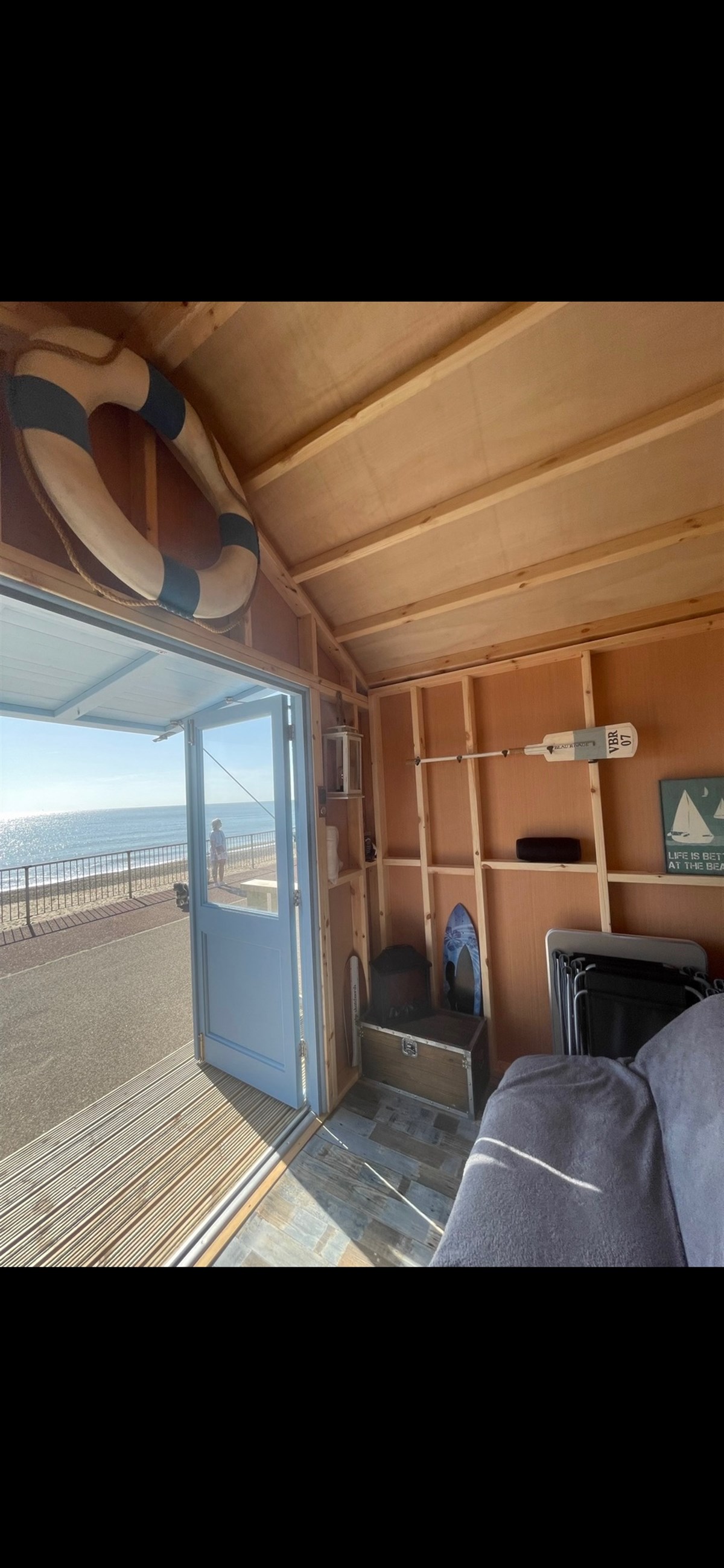 Dickies Beach Hut 