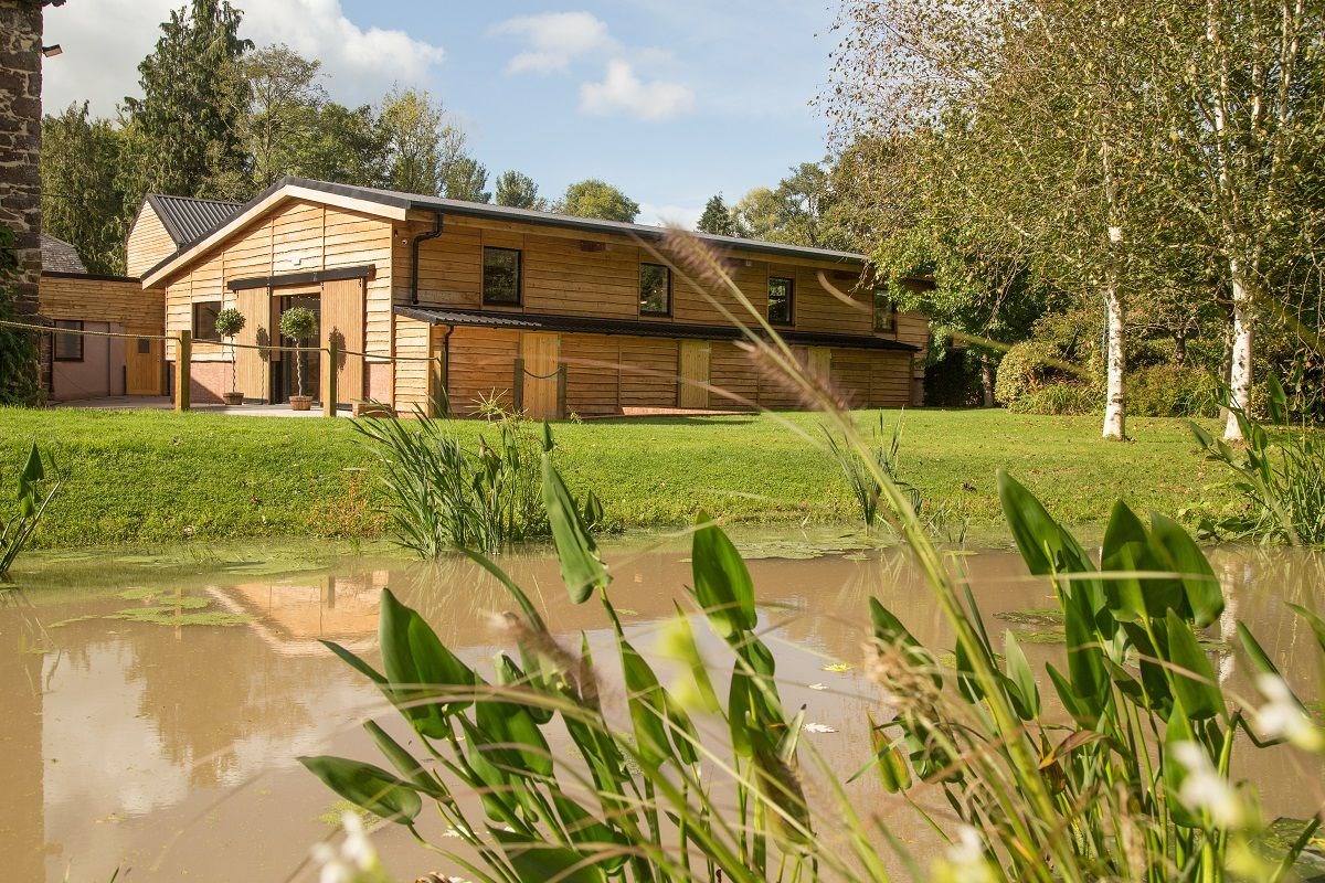 Valleyside Barn - View across pond