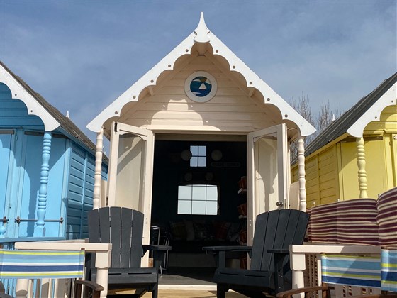 Beach hut 91 Open